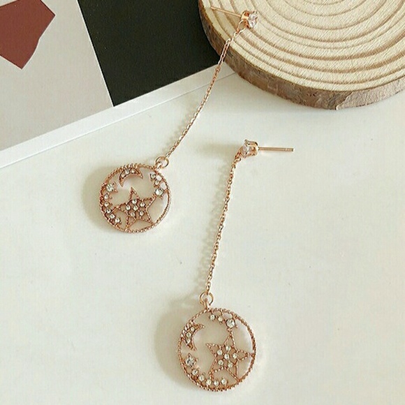 🦄Sparkly Star Earrings - Picture 3 of 3